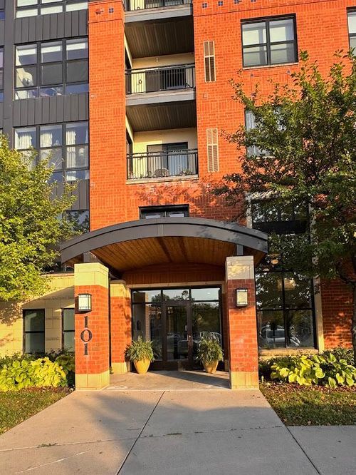 402-101 Saint Olaf Ave, Northfield, MN, 55057-5013 | Card Image