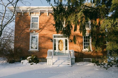 374 Bloomfield Main St, Prince Edward, ON, K0K1G0 | Card Image