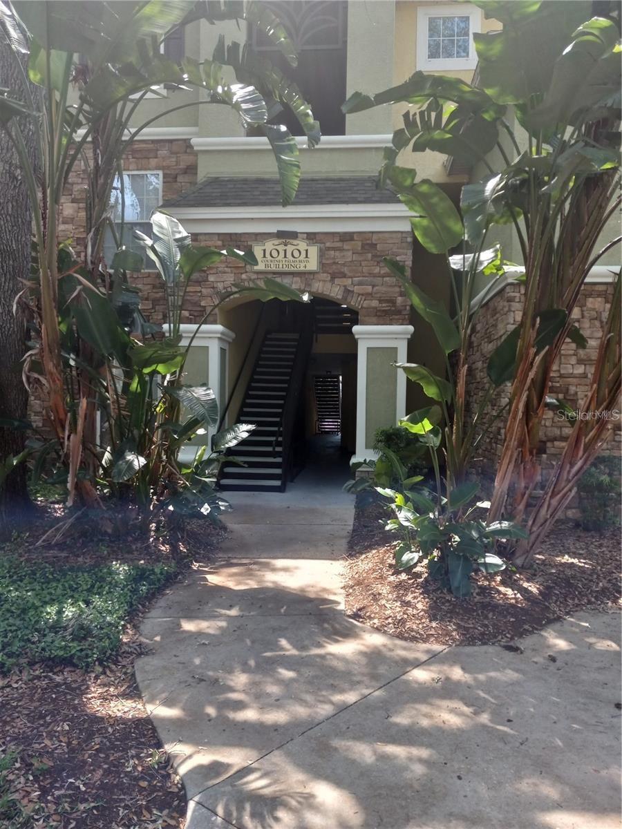 201 10101 Courtney Palms Boulevard, Leased in Tampa Zoocasa