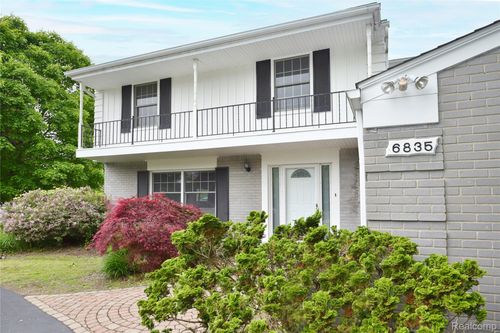 6835 Limerick Ln, Troy, MI, 48098-2116 | Card Image