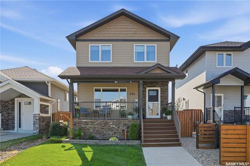 454 Geary Cres, House with 4 bedrooms, 4 bathrooms and 2 parking in Saskatoon SK | Card Image