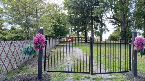 671 Coitsville Rd, Campbell, OH, 44405-1149 | Card Image