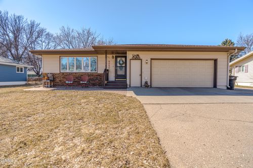 1216 Billings Dr, Bismarck, ND, 58504-6417 | Card Image