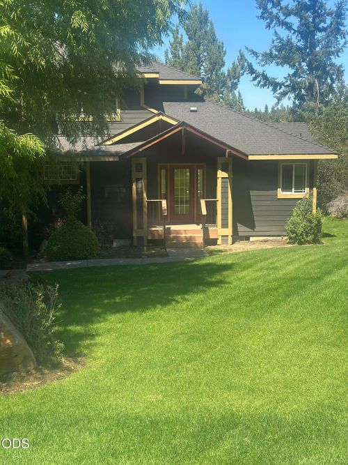 4815 Falcon Dr, Klamath Falls, OR, 97601-9213 | Card Image