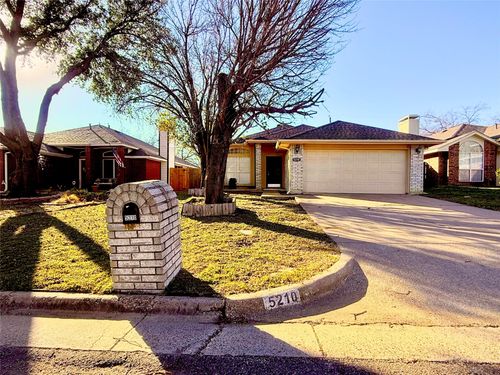 5210 Cornvalley Dr, Arlington, TX, 76017-6216 | Card Image