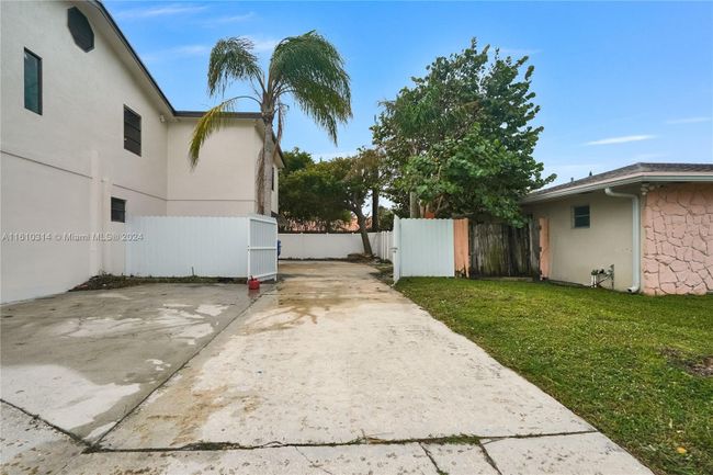 401 Wilma Cir, House other with 4 bedrooms, 3 bathrooms and null parking in Riviera Beach FL | Image 5