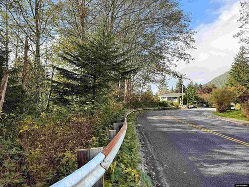 811 Lake St, Sitka, AK, 99835-7206 | Card Image