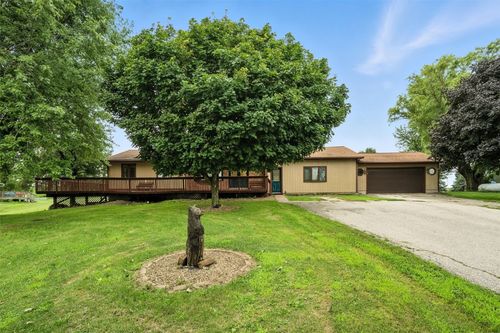 3704 Cynthia Ln, Fairfax, IA, 52228-9741 | Card Image