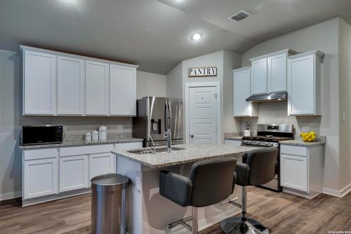 6910 Shiraz Way, Converse, TX, 78109-4465 | Card Image