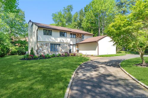 8 Bolton Dr, Manhasset, NY, 11030-3942 | Card Image