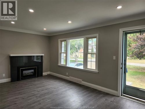 4221 Kennedy Dr E, Windsor, ON, N9G1Y1 | Card Image