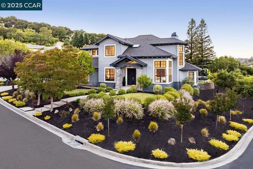 97 Oak Rd, Orinda, CA, 94563-3322 | Card Image