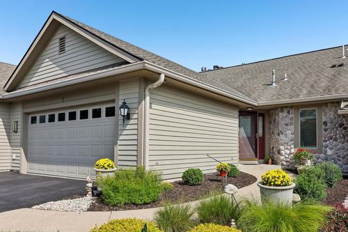 526 Oak Ridge Drive, Hartland, WI, 53029 | Card Image