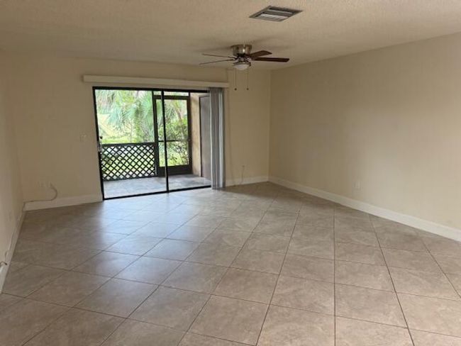 1303 Lakeview Dr E, Condo with 2 bedrooms, 2 bathrooms and null parking in Royal Palm Beach FL | Image 6