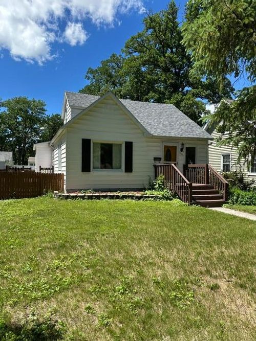 321 Tindolph Ave N, Thief River Falls, MN, 56701-2232 | Card Image