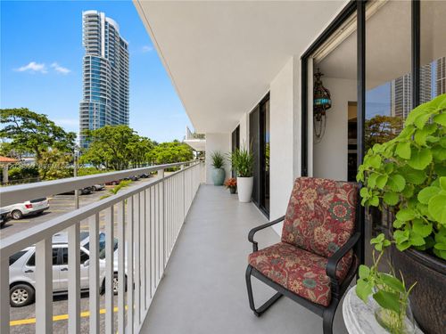 m18-210 174th St, Sunny Isles Beach, FL, 33160-3335 | Card Image
