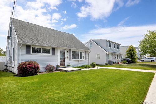 161 Division Ave, Massapequa, NY, 11758-7107 | Card Image