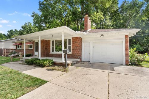 24680 Huron River Dr, Flat Rock, MI, 48134 | Card Image