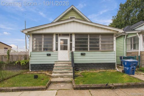 82 Forest St, River Rouge, MI, 48218-1528 | Card Image
