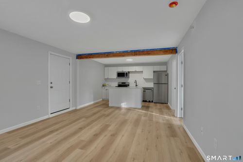 b-194 Hartford Rd, Manchester, CT, 06040-5923 | Card Image