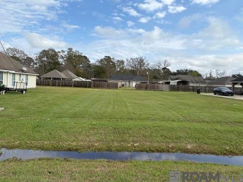 1122 S Hempshire Ave, Gonzales, LA, 70737-5148 | Card Image
