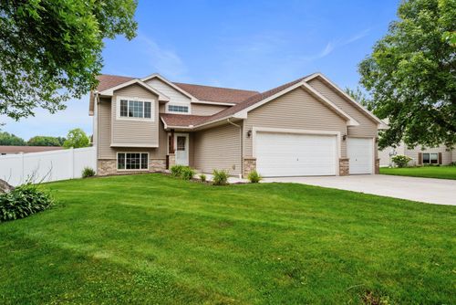 820 Merganser Ave, Winsted, MN, 55395-6566 | Card Image