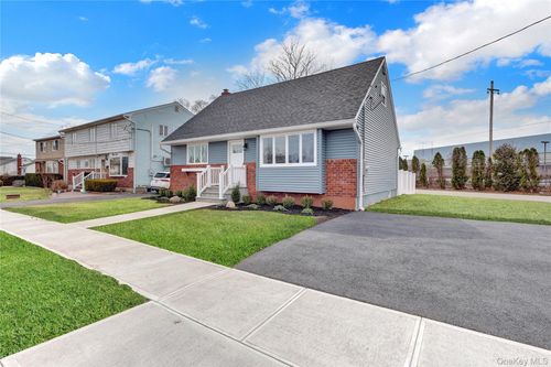 89 Sherman Ave, Bethpage, NY, 11714-2427 | Card Image