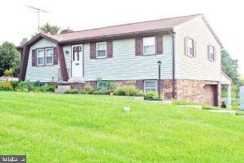 2049 Robin Drive, MANHEIM, PA, 17545 | Card Image
