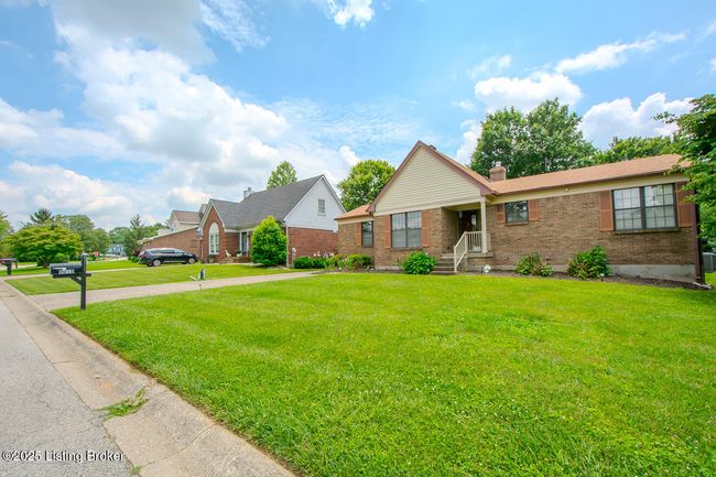 9010 Green Garden Ct, House other with 3 bedrooms, 2 bathrooms and null parking in Louisville KY | Image 9