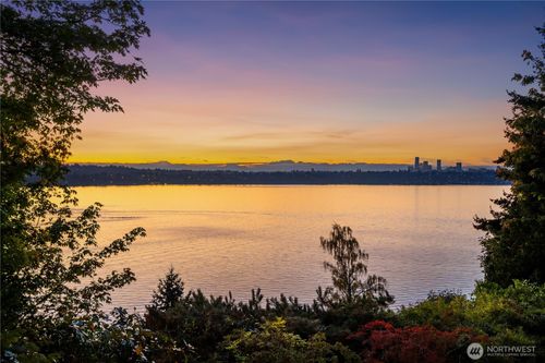 4429 Forest Ave Se, Mercer Island, WA, 98040-3913 | Card Image