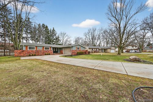 23935 Lynwood Dr, Novi, MI, 48374-3429 | Card Image