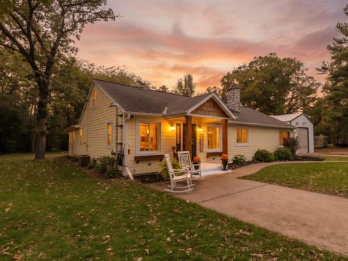 W377S5229 Pretty Lake Rd, Dousman, WI, 53118-8731 | Card Image