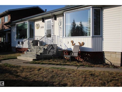 5136 51 Ave, Mundare, AB, T0B3H0 | Card Image