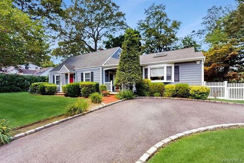 18 Dickinson Ave, E Northport, NY, 11731-1131 | Card Image