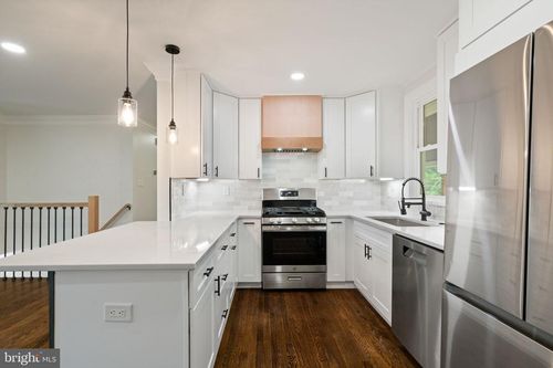 3551 Forestdale Ave, WOODBRIDGE, VA, 22193-2053 | Card Image