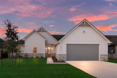 9821 Bridlewood Lane, House other with 4 bedrooms, 2 bathrooms and 2 parking in Waco TX | Image 1