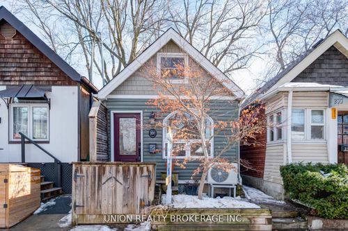 237 Craven Rd, Toronto, ON, M4L2Z5 | Card Image