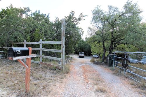 17201 Oak Cliff Cir, Dripping Springs, TX, 78620-2506 | Card Image