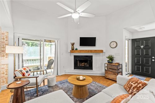 apt-n-413 W 8th St, Charlotte, NC, 28202-1798 | Card Image
