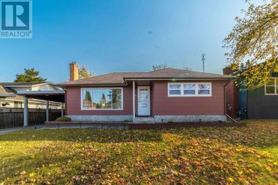 99 Drewry Dr, Home with 3 bedrooms, 3 bathrooms and null parking in Kenora ON | Image 2