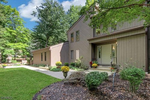 100 Cheshire Ln, Ringwood, NJ, 07456-2743 | Card Image