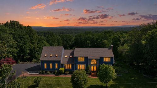8 Longview Dr, Bow, NH, 03304-4808 | Card Image