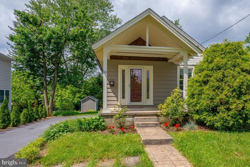 16 S Cedar Hollow Rd, Paoli, PA, 19301-1703 | Card Image