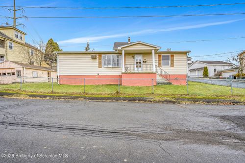 1050 Mark Ave, Dunmore, PA, 18510-1520 | Card Image