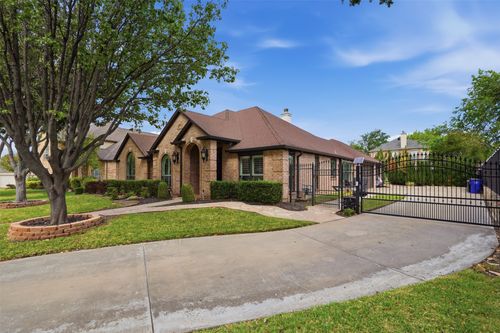 717 Saint Johns Drive, Mansfield, TX, 76063 | Card Image