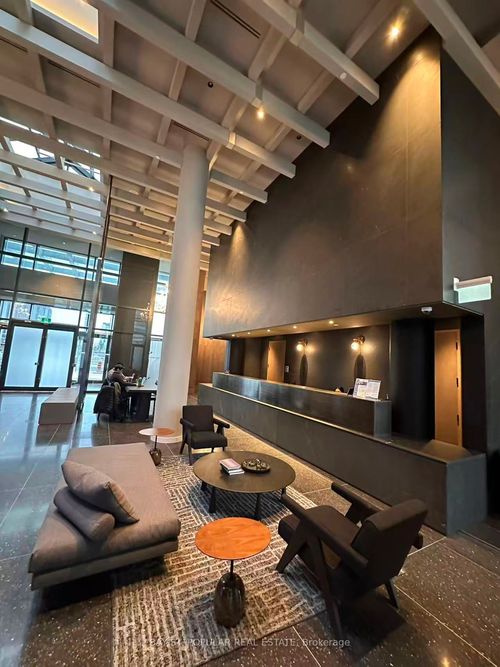 3209-8 Interchange Way, Concord, ON, L4K0R2 | Card Image