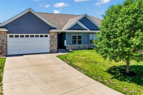 515 Majestic Oak Ct, Solon, IA, 52333-4729 | Card Image