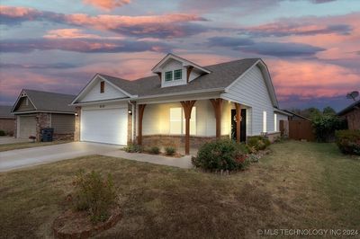 4119 W 105th Street S, House other with 4 bedrooms, 2 bathrooms and null parking in Jenks OK | Image 1