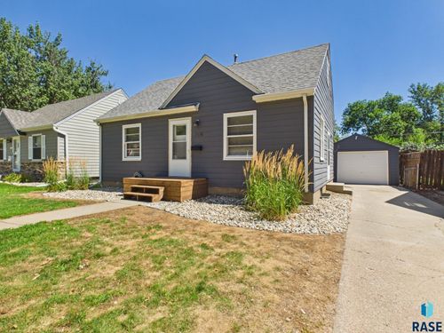 2404 S Hawthorne Ave, Sioux Falls, SD, 57105-3515 | Card Image