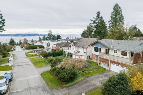1243 Parker St, White Rock, BC, V4B4S2 | Card Image